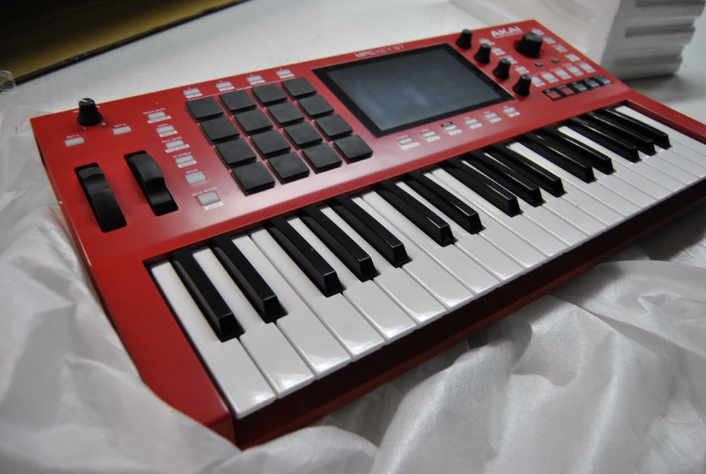 Syntezator Akai MPC Key 37.