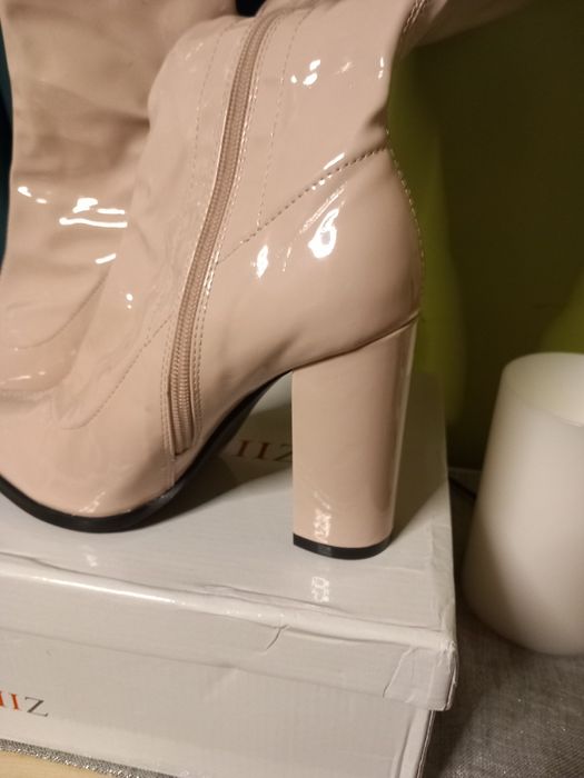 Buty kozaki na obcasie lakierowane nowe rozm 39