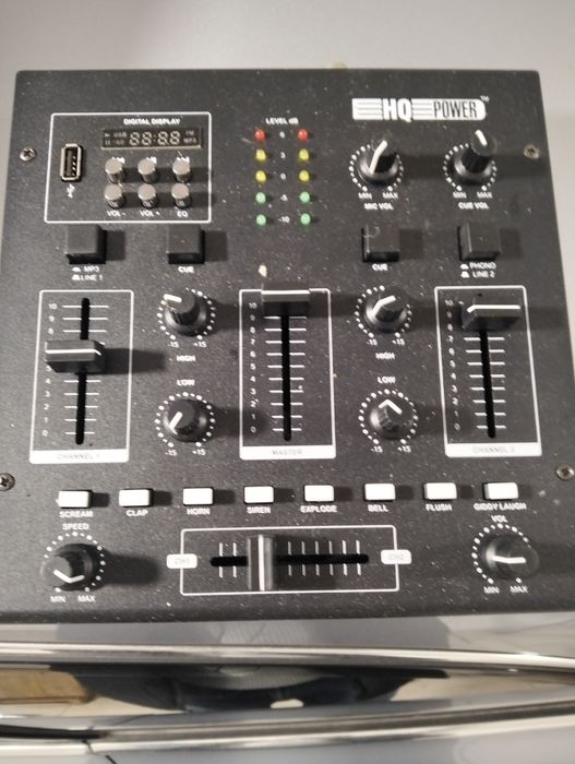 Mesa DJ barata e nova