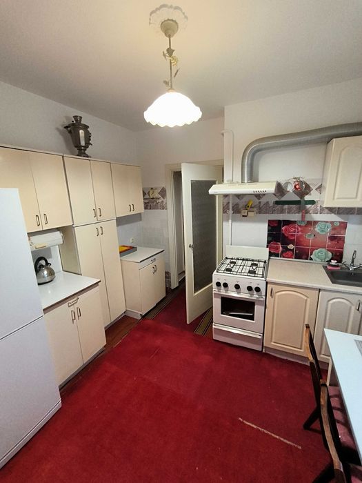 Ціну знижено. 2х кімнатна на Соборності(Доценка).