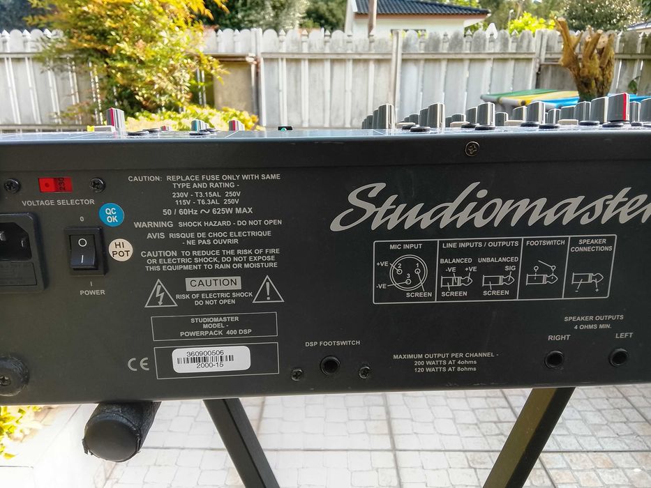 Mesa amplificada e com efx excelente qualidade