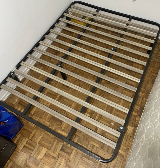 Estrado pikolin  novo 190x145 com 4 pes metálicos  novos