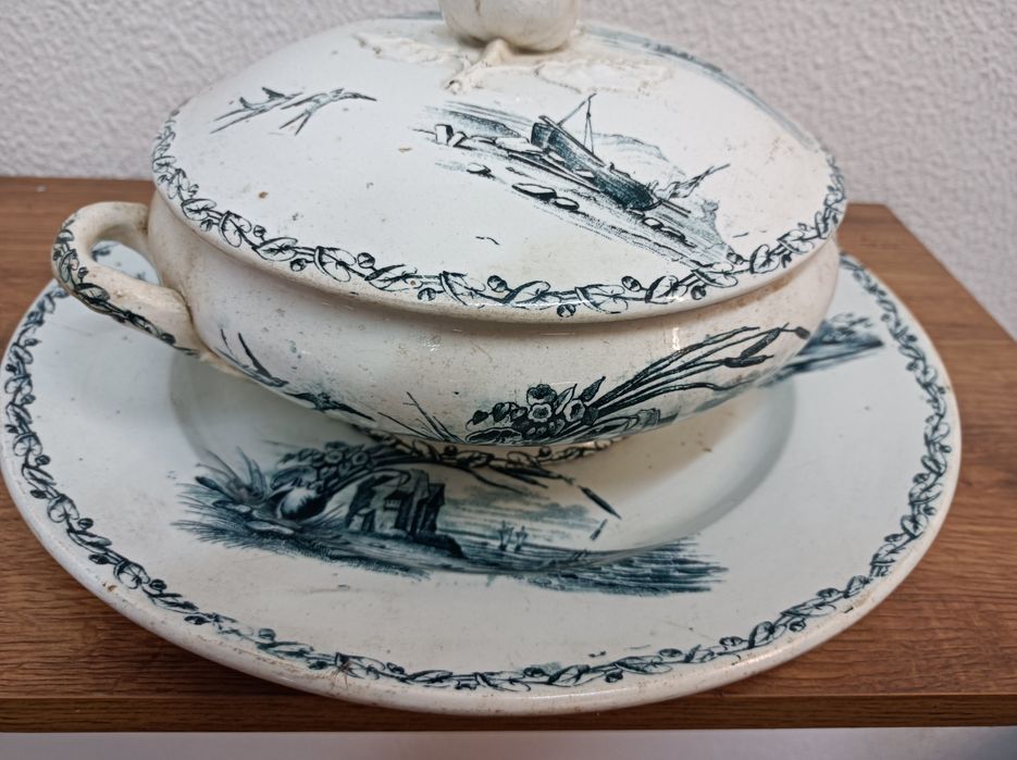 Terrina com prato redondo