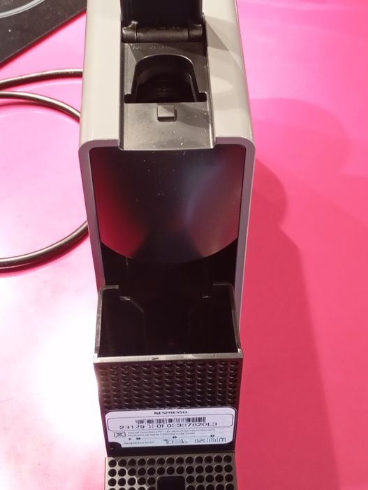 Máquina de café Nespresso Essenza mini