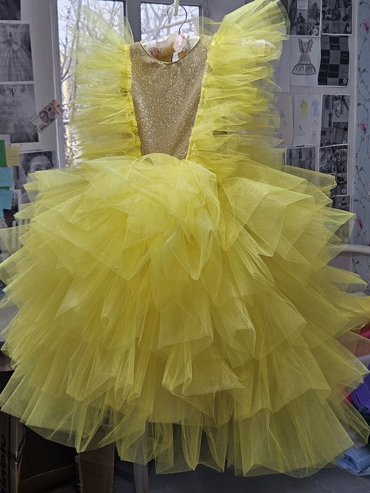 Сукня на 7 років на випускний у садочок довга пишна з фатіну