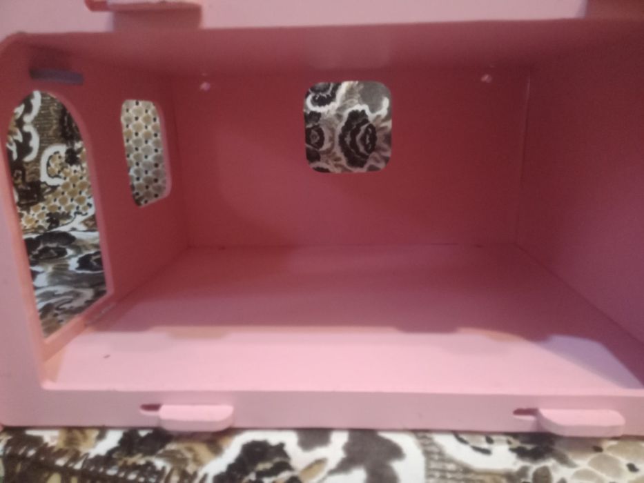 Дитячий іграшковий будиночок