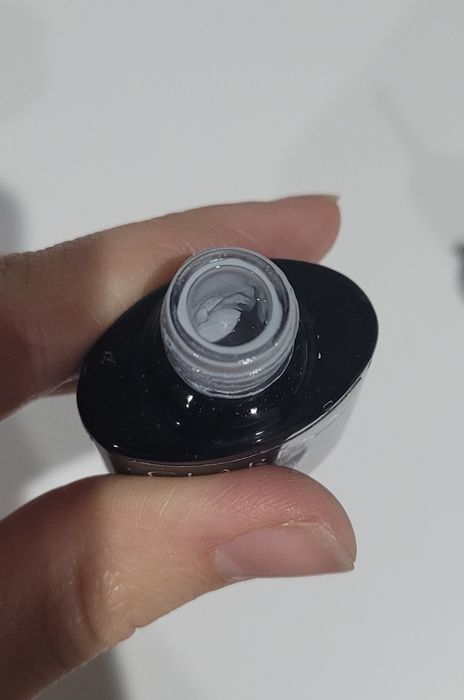 Lakiery hybrydowe do paznokci