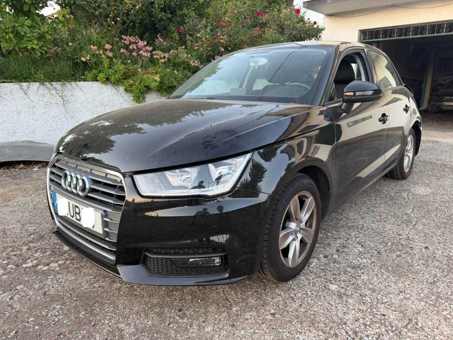 Sinistrado 57601 km Audi A1 Sportback 1.0 TFSI Ultra