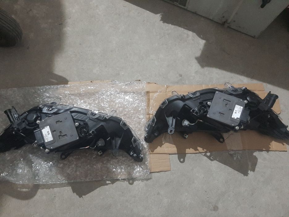 Фари Toyota Rav 4.