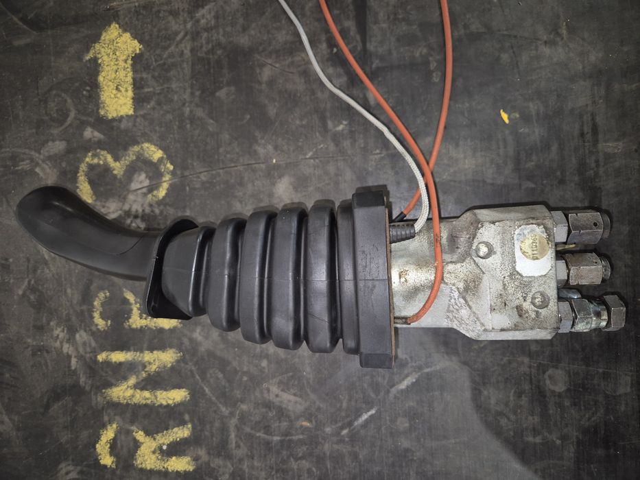 Joystick, sterownik układu roboczego ładowarki hsw 534 E  części