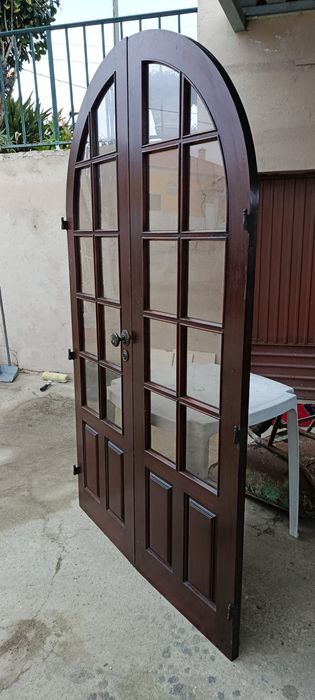 Porta Grande de Madeira Maciça