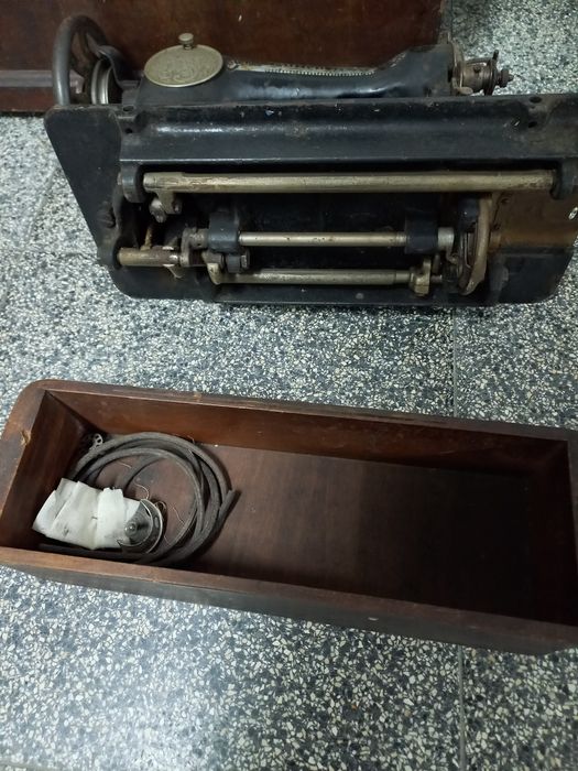 Máquina  de costura Singer para peças po