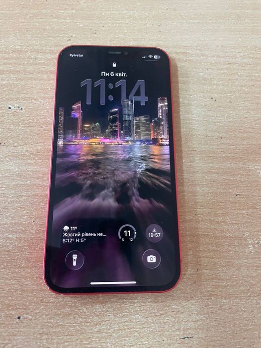 Продам iPhone 12