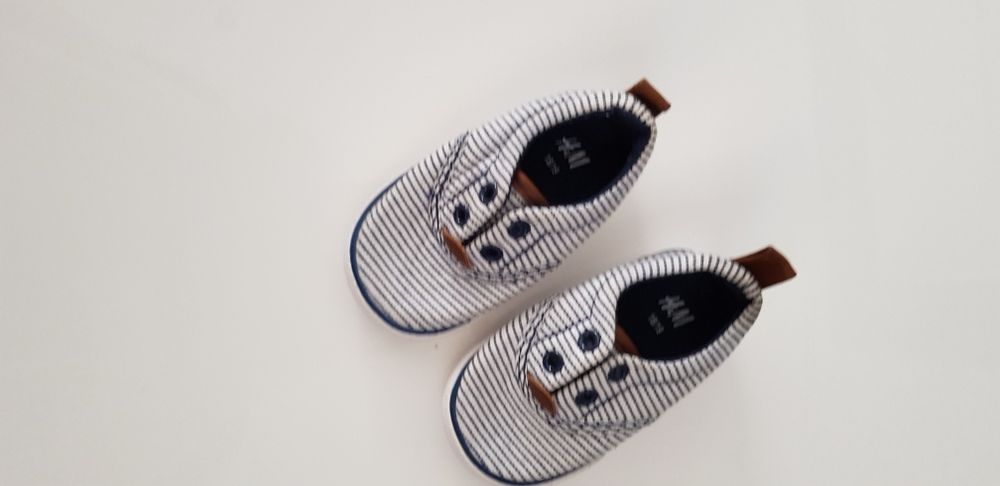 H&M - śliczne trampki dla malucha
