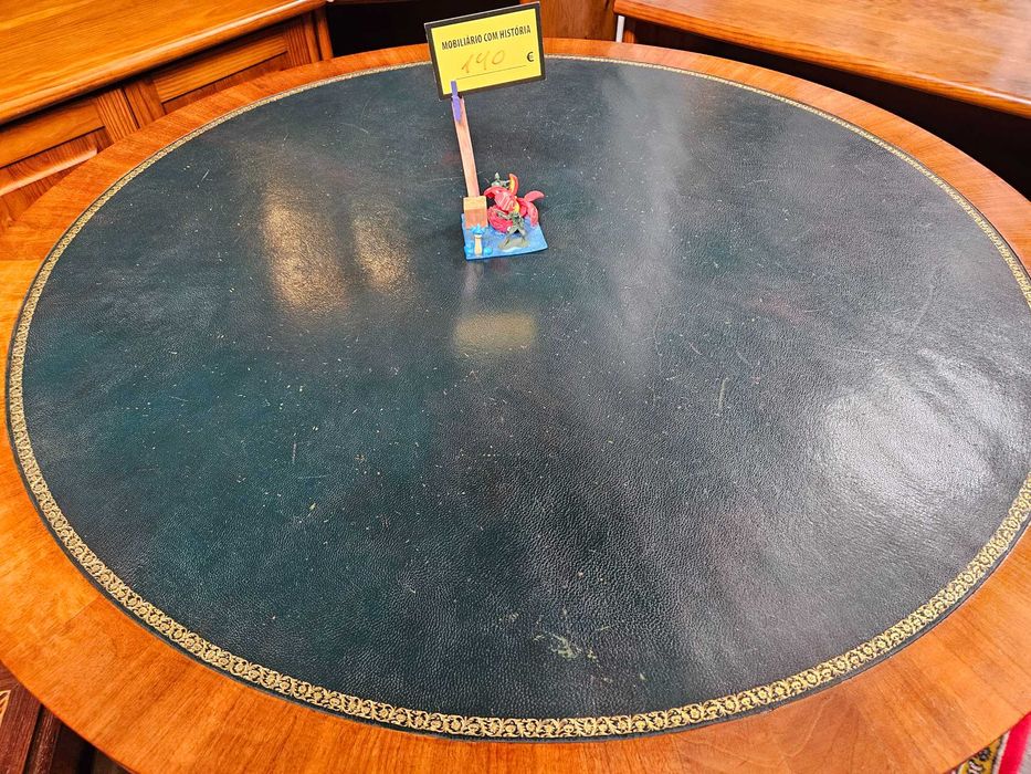 Mesa de jogo - Algumas marcas de uso