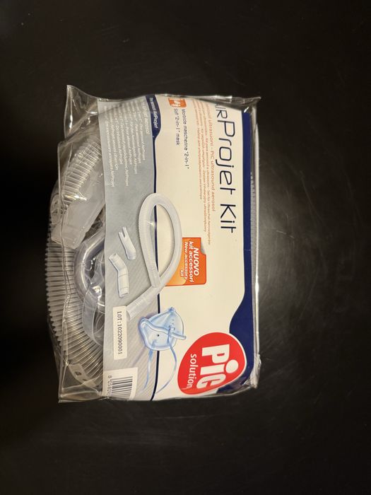 Ofereço Kit aerosol pic novo em embalagem