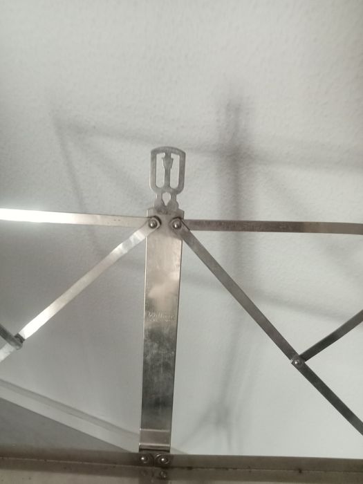 Estante musica metal