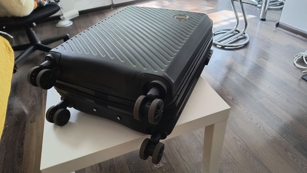 Walizka firmy Wittchen