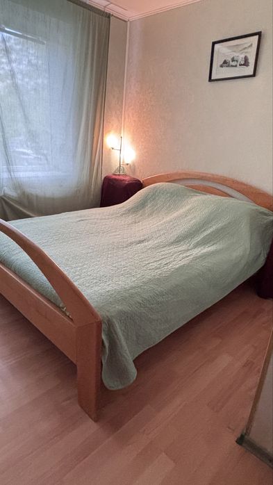 Продам 3к улучшенку 1й эт/9и кухня 9м газ, кирпич, м. Ботсад