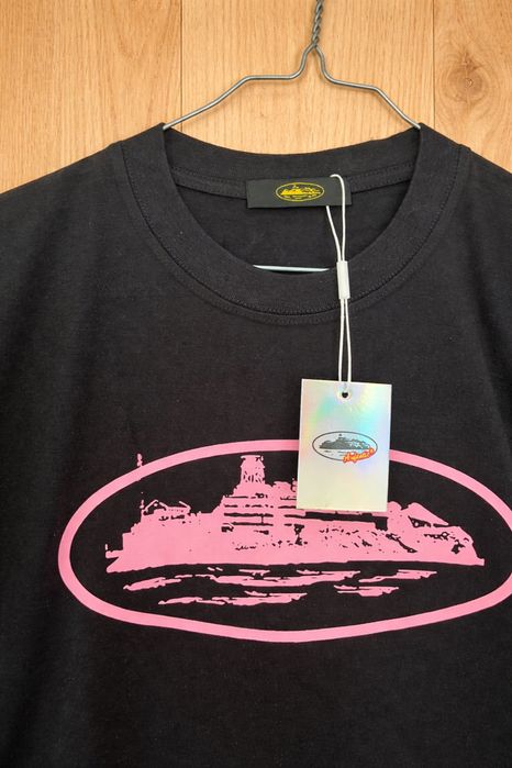 T-shirt Magic Castles preta com estampa rosa