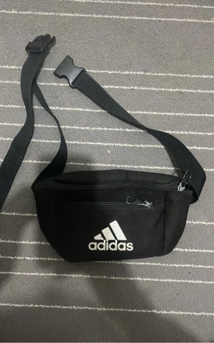 Bolsa adidas em bom estado