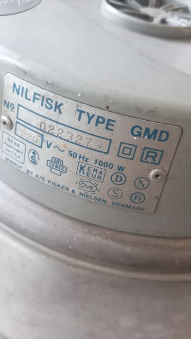 Aspirador Nilfisk 1000w GMD