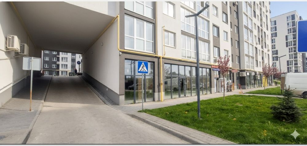 Оренда  фасадного приміщення у ЖК Continent у Франківському р-н.