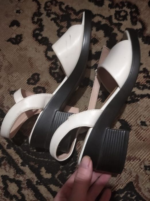 Продам босоножки женские