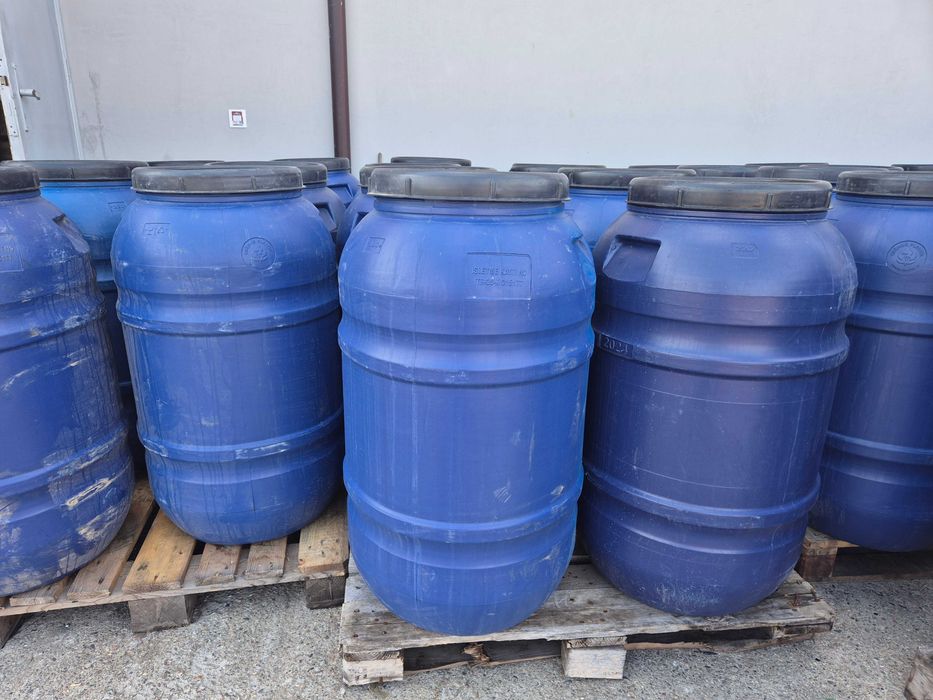 Beczki plastikowe 220L