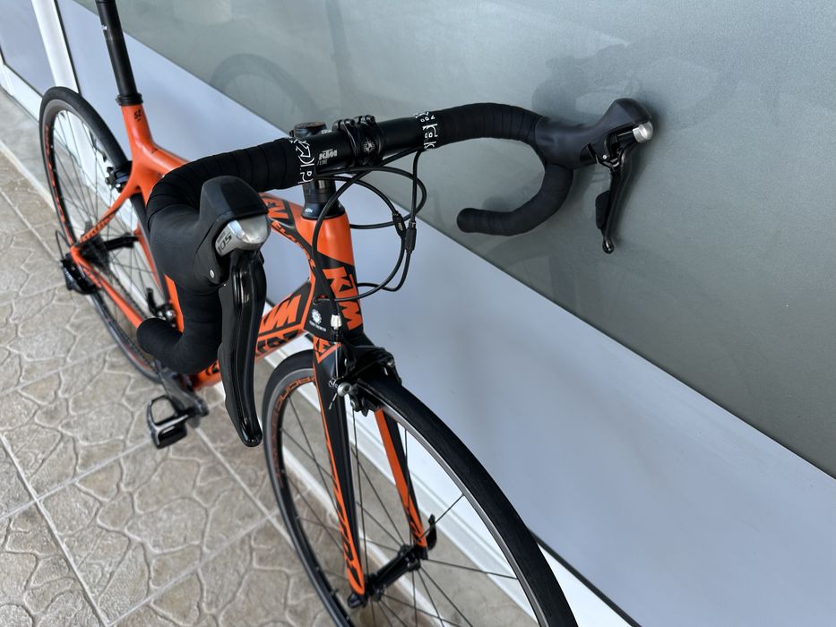 Bicicleta de estrada KTM - carbono