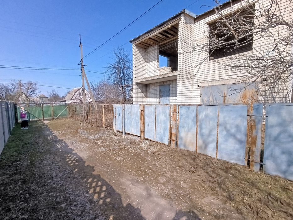Продам дачу в городской черте. 5,5 соток+ недострой. Левый берег.