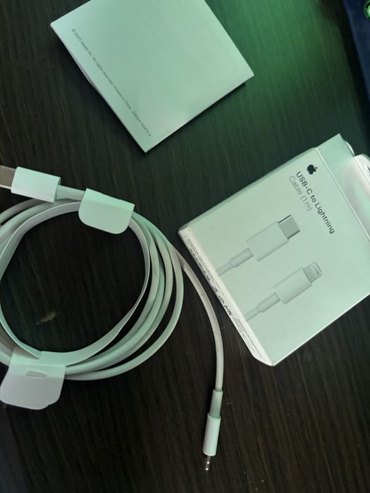 Sprzedam oryinalny kabel usb c- lightning