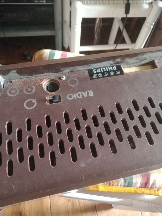 Radio antigo Philips avriado