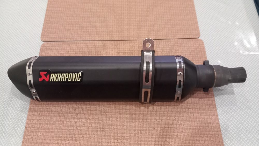 Escape universal réplica Akrapovic