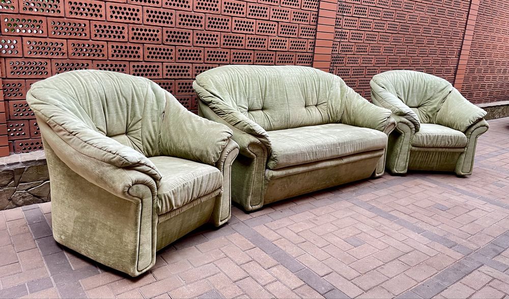 Комлект  мʼяких меблів виробництва Німеччина: диван та 2 крісла