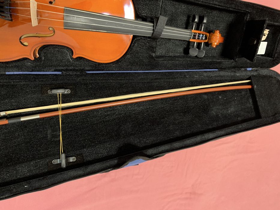 Violino  em bom estado (novo).