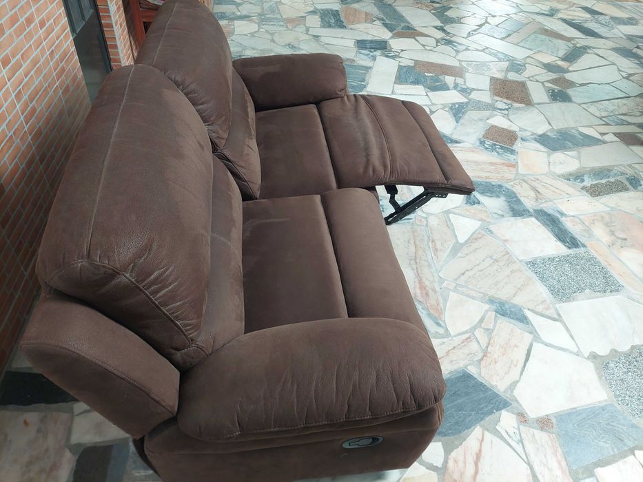 Vendo Sofá de 3 Lugares em Pele, com Relax Duplo
