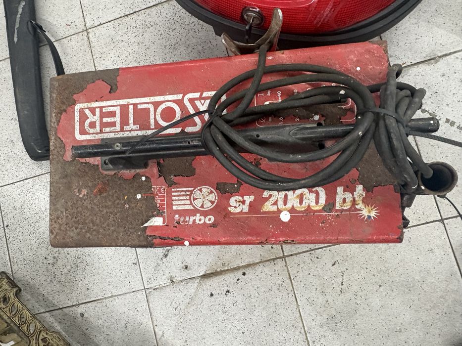 Aparelho de Soldar Elétrico 200A com Cabos