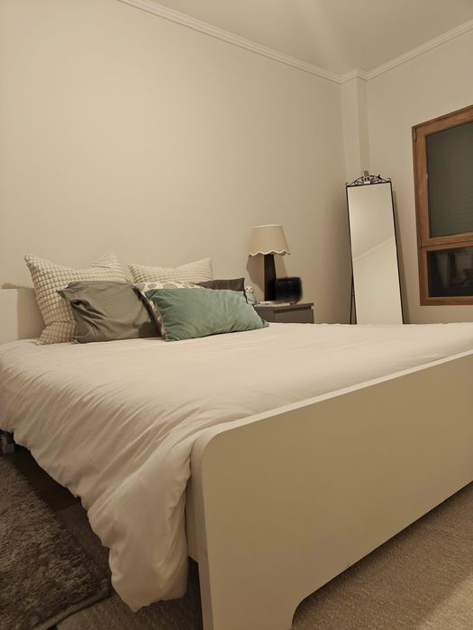 Cama IKEA Askvoll + 2 Mesas Cabeceira MALM (oferta colchão)