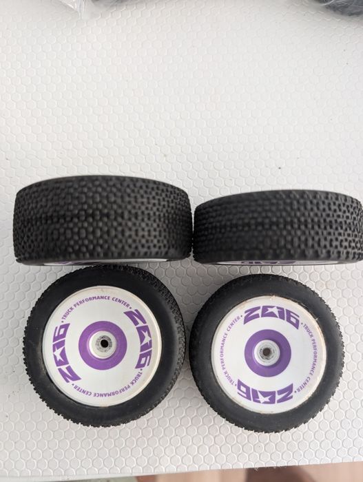 4 pneus quase novos Wltoys