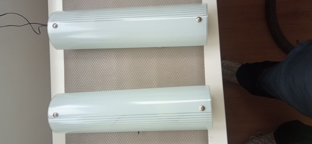 Apliques em vidro branco, tubulares bom estadopar