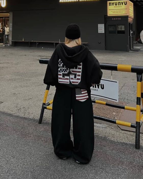 Обʼємний теплий спортивний костюм