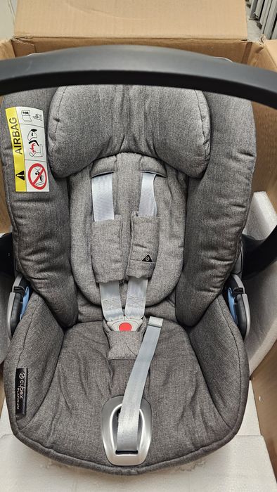 Fotelik Cybex Cloud Q z bazą.