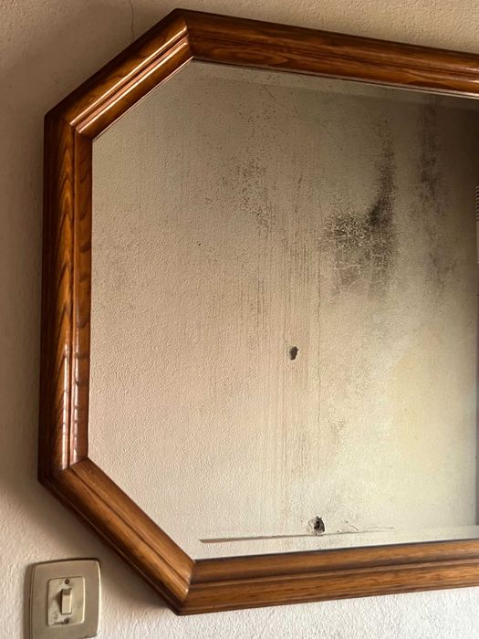 Espelho de parede em madeira