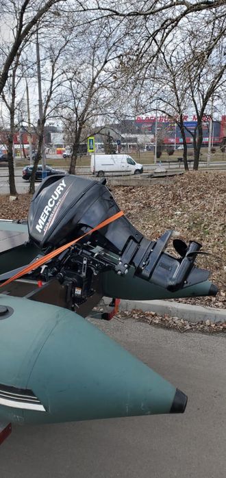 Продам лодку з двигуном та прицепом