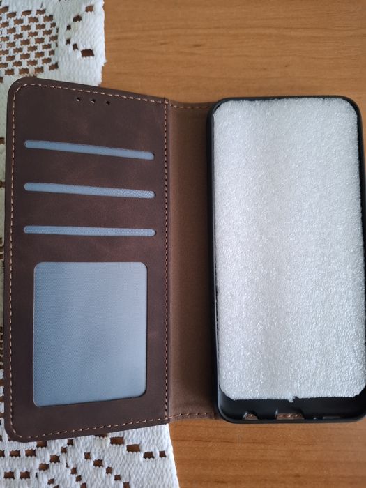 Etui na telefon nowe.