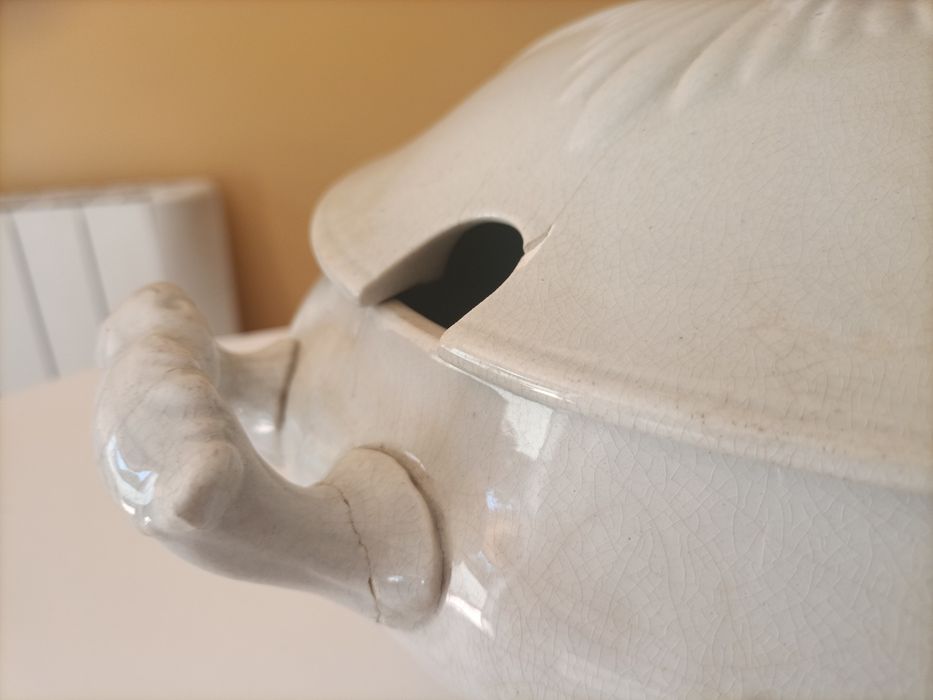 Terrina de sopa antiga