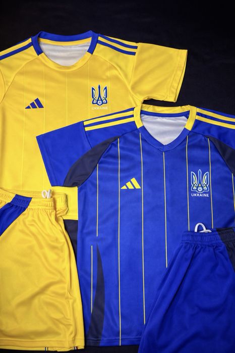 Футбольна форма  збірної України 2024–2025 з гербом