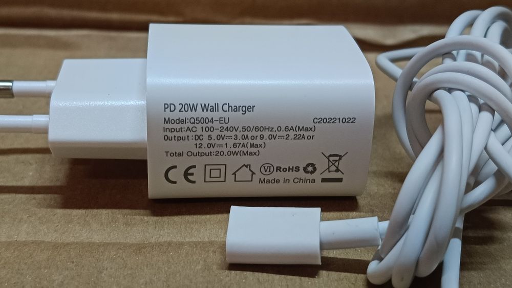 Ulepszona magnetyczna stacja ładująca 2 w 1 z ładowarką 20 W PD USB C