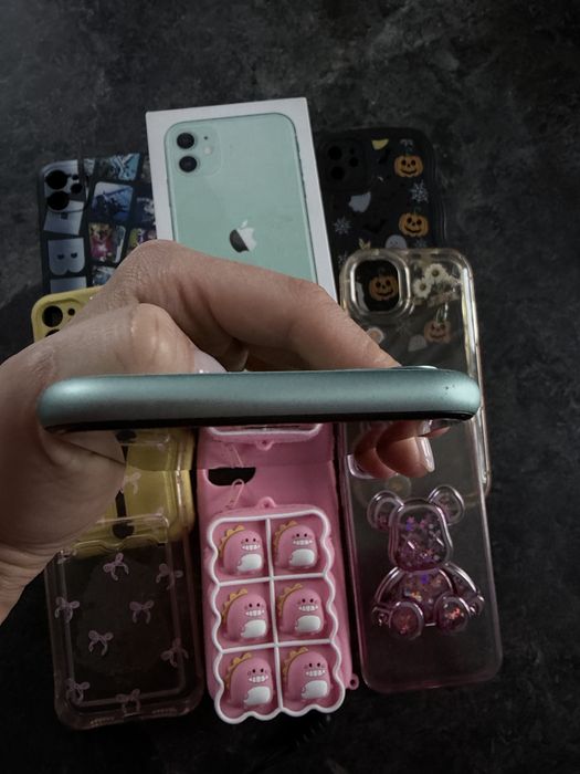 iPhone 11 64GB зелений Dual SIM + 9 чохлів